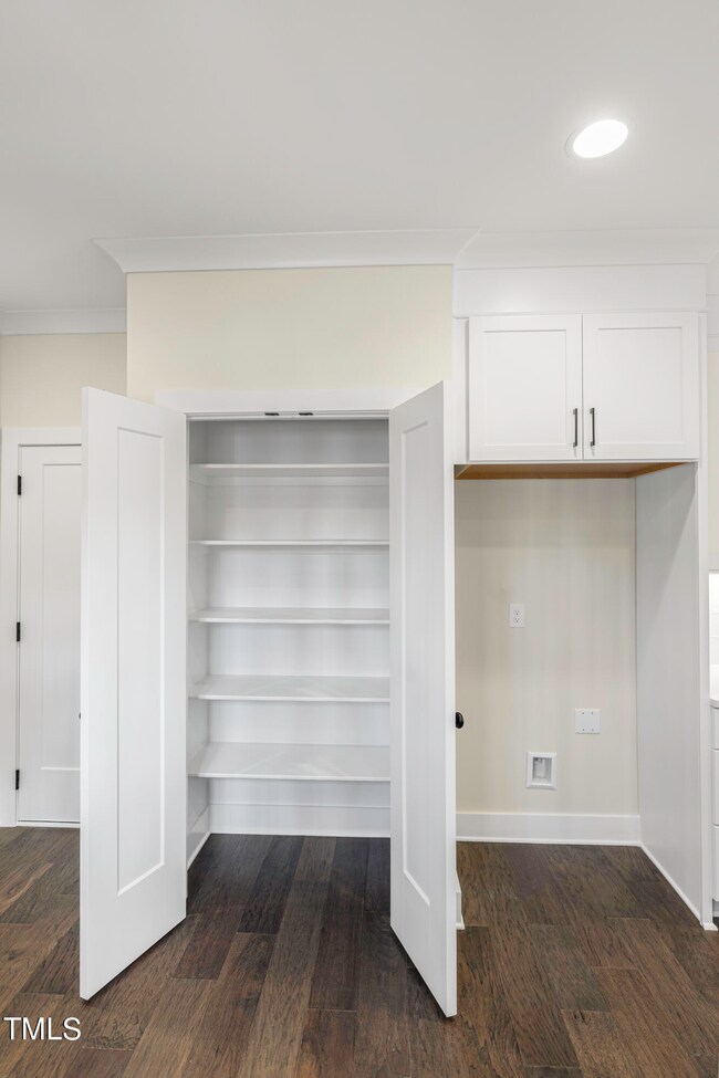 Wimb pantry end unit