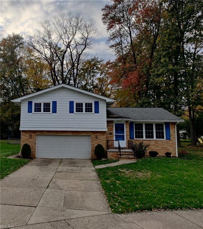 22443 Sandy Ln, Cleveland, OH 44126 - photo 2