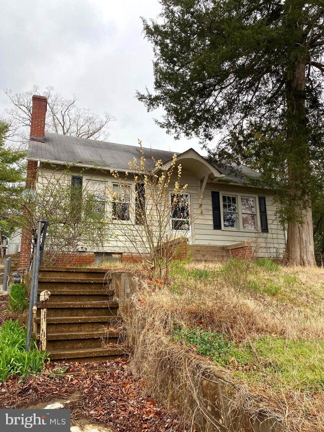 4014 Bradys Hill Rd, Triangle, VA 22172 - photo 2