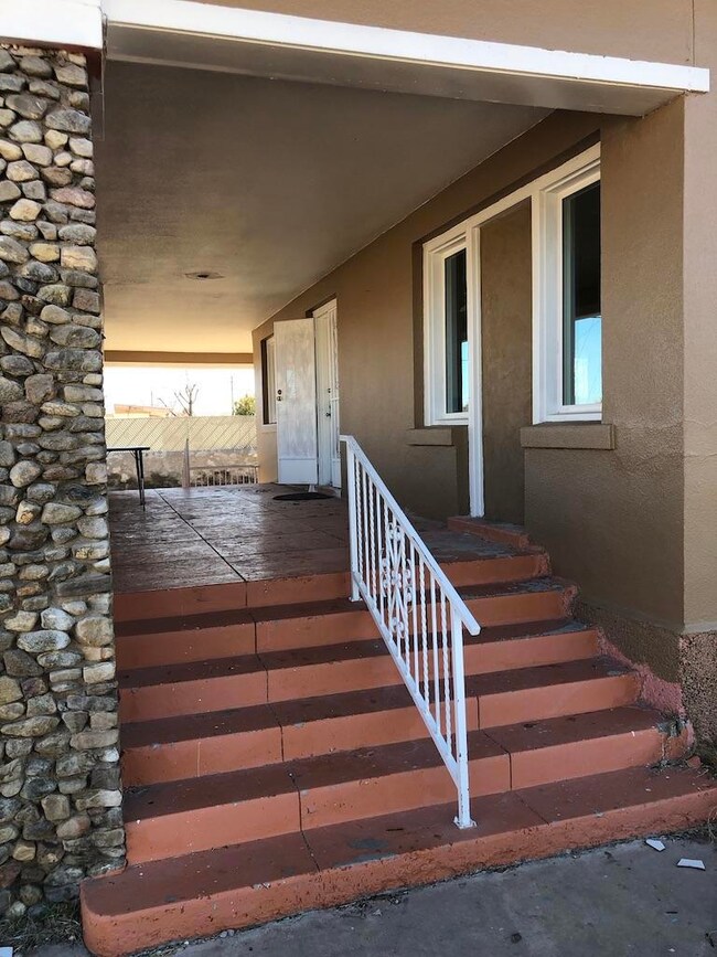 7601 Franklin Dr, El Paso, TX 79915 - photo 2