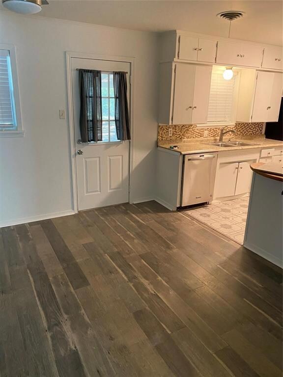 321 Fleming Dr, Hurst, TX 76053 - photo 4