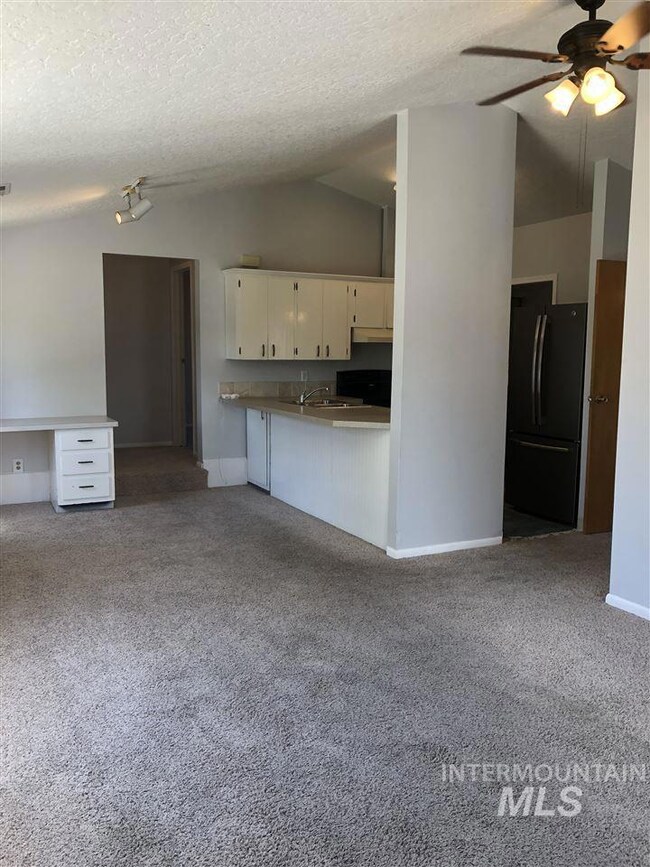 912 E Clark Ave, Nampa, ID 83686 - photo 5