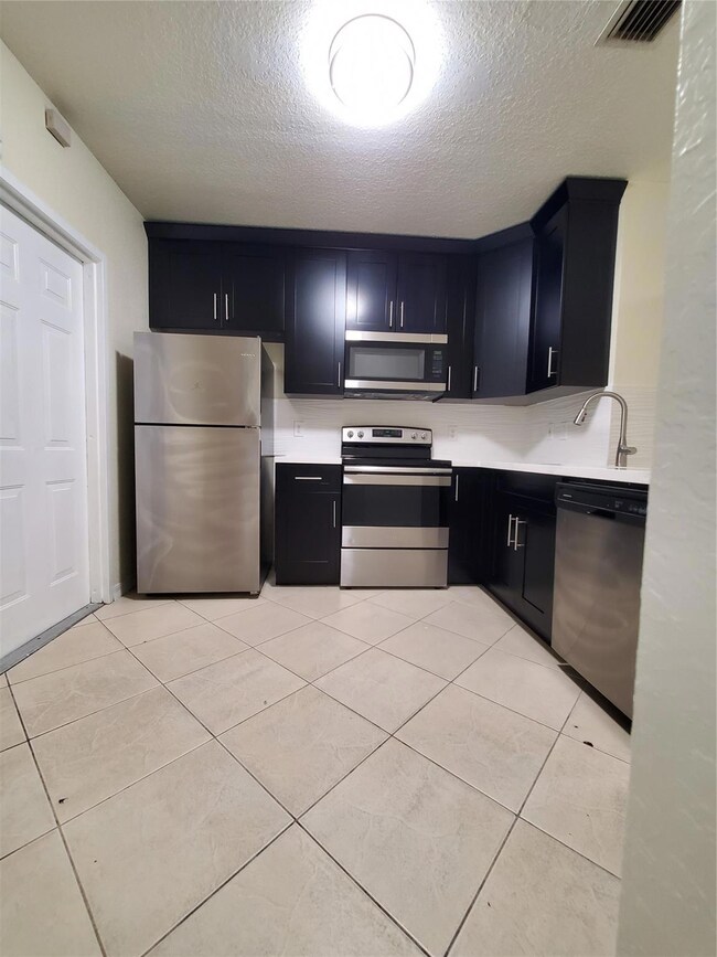 7661 Tamarac Island Cir, Tamarac, FL 33321 - photo 5