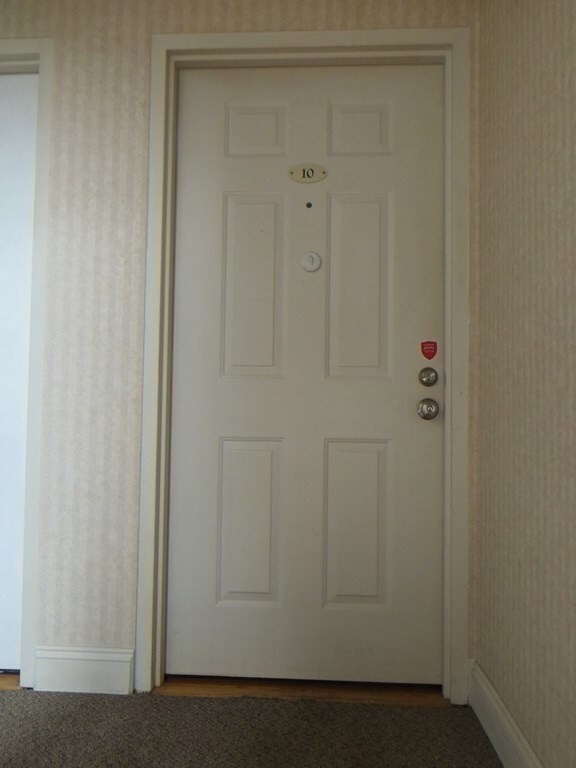 2510 Skyline Dr unit 10, Lowell, MA 01854 - photo 2