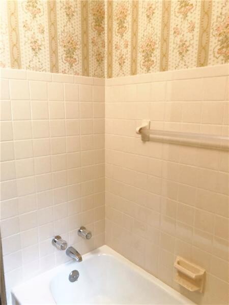 Main floor bath.