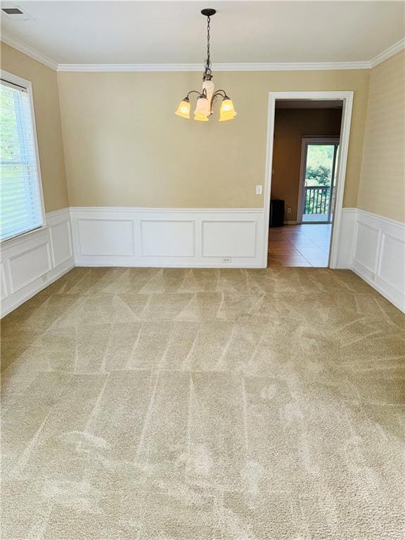 Empty room with a decorative wall, healthy amount 