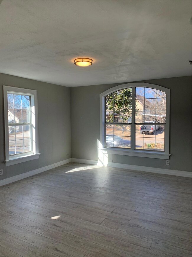 310 W Texas St, Denison, TX 75020 - photo 6