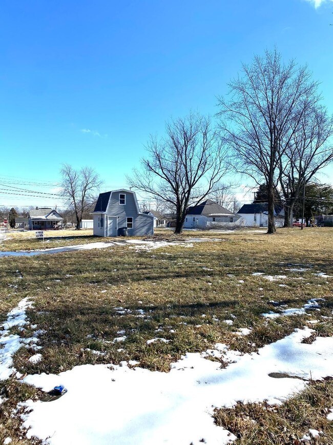 801 Indiana St, Bicknell, IN 47512 - photo 3