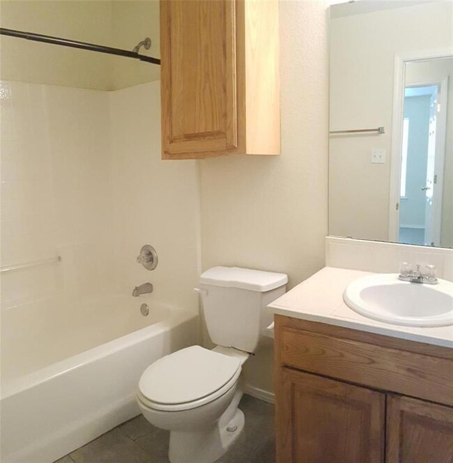 216 Blue Bell Ct unit 218, Weatherford, TX 76088 - photo 7