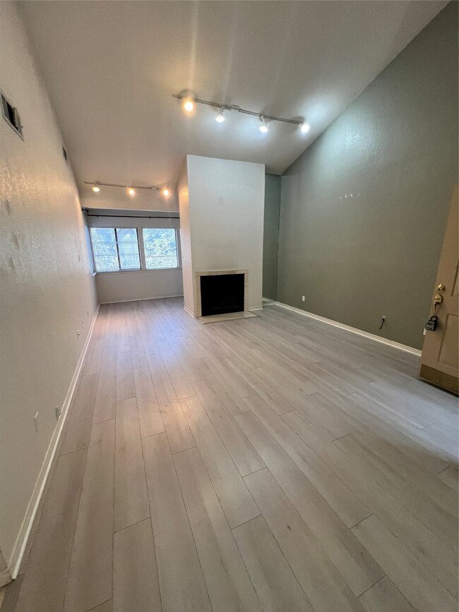 3230 Cole Ave unit 207A, Dallas, TX 75204 - photo 5