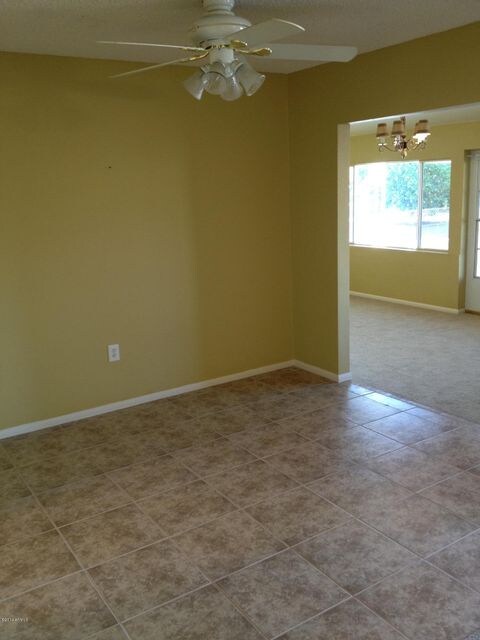 10208 W Caron Dr, Sun City, AZ 85351 - photo 3