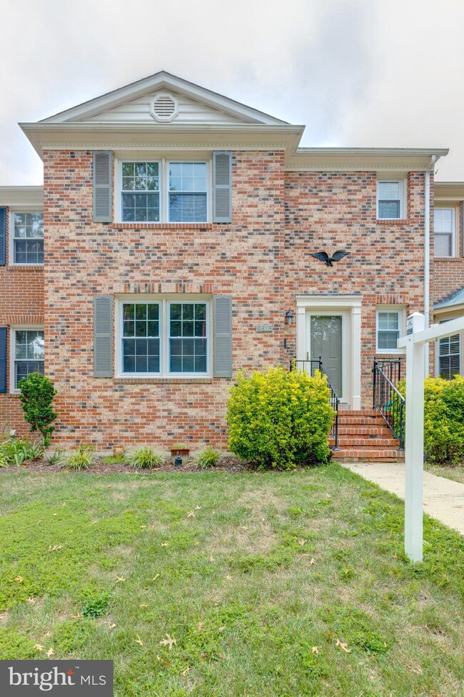 9515 Hunt Square Ct, Springfield, VA 22153 - photo 2