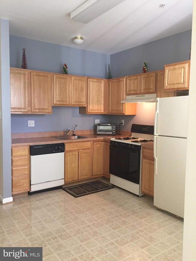 10109 Tulip Tree Dr, Bowie, MD 20721 - photo 3