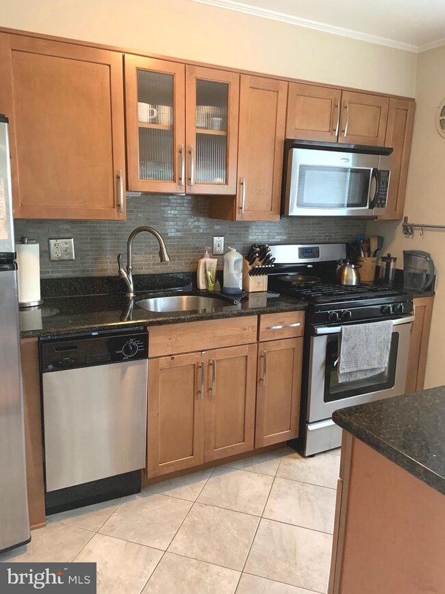 6622 Boulevard View unit B2, Alexandria, VA 22307 - photo 2