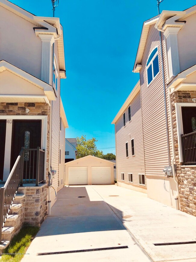 36 Seaview Ave, Staten Island, NY 10304 - photo 2