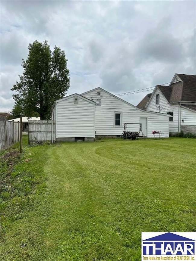 120 E St NE, Linton, IN 47441 - photo 3