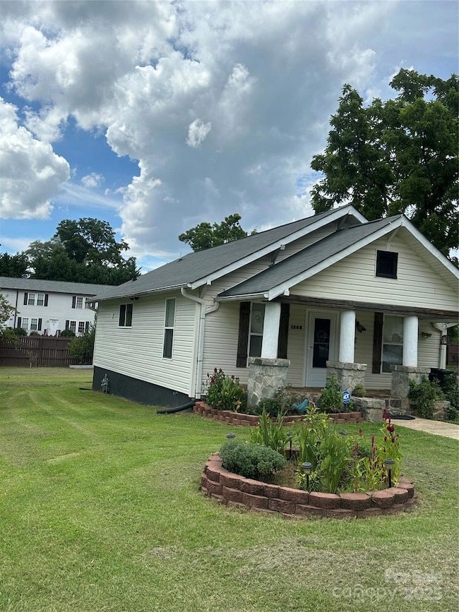 1208 N Davis Ave, Newton, NC 28658 - photo 2