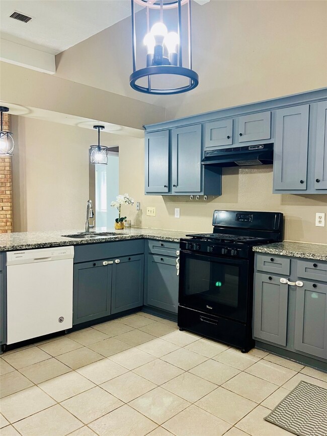 4912 Redbud Dr, Rosenberg, TX 77471 - photo 6