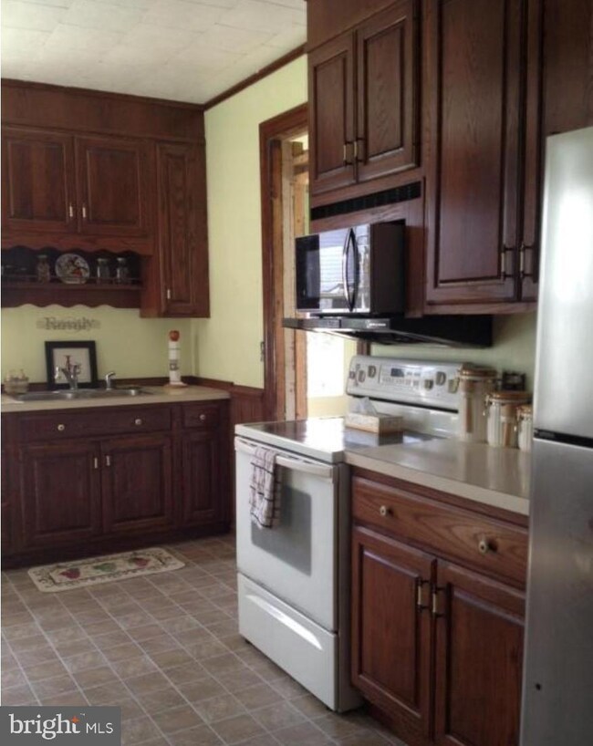 12 S Cherry St, Myerstown, PA 17067 - photo 2