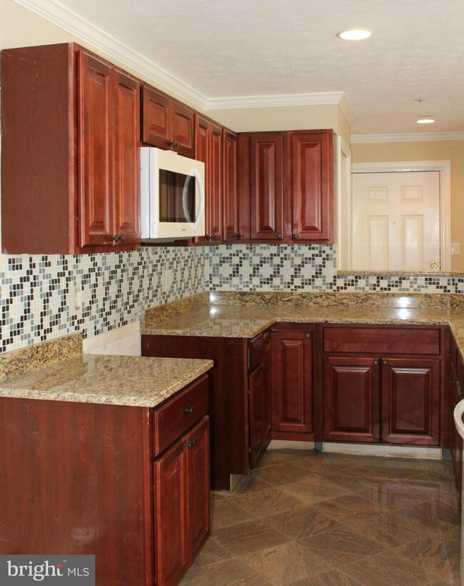 9805 Lake Pointe Ct unit 101, Upper Marlboro, MD 20774 - photo 7