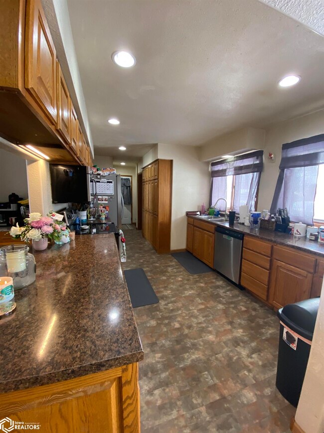 709 E Clay St, Osceola, IA 50213 - photo 5