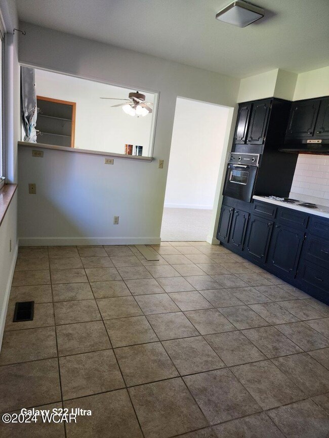 642 Westbrook kitchen