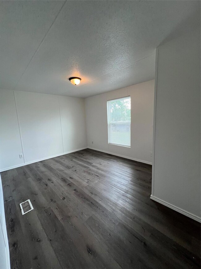 301 Stonebridge Ct, Weatherford, TX 76085 - photo 6