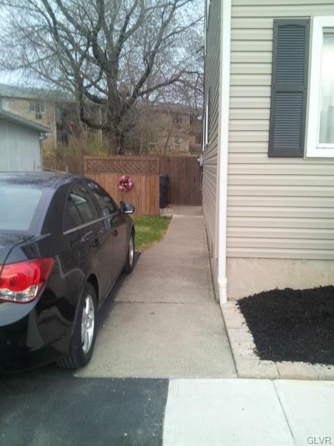 1310 Greenview Dr, Bethlehem, PA 18018 - photo 4