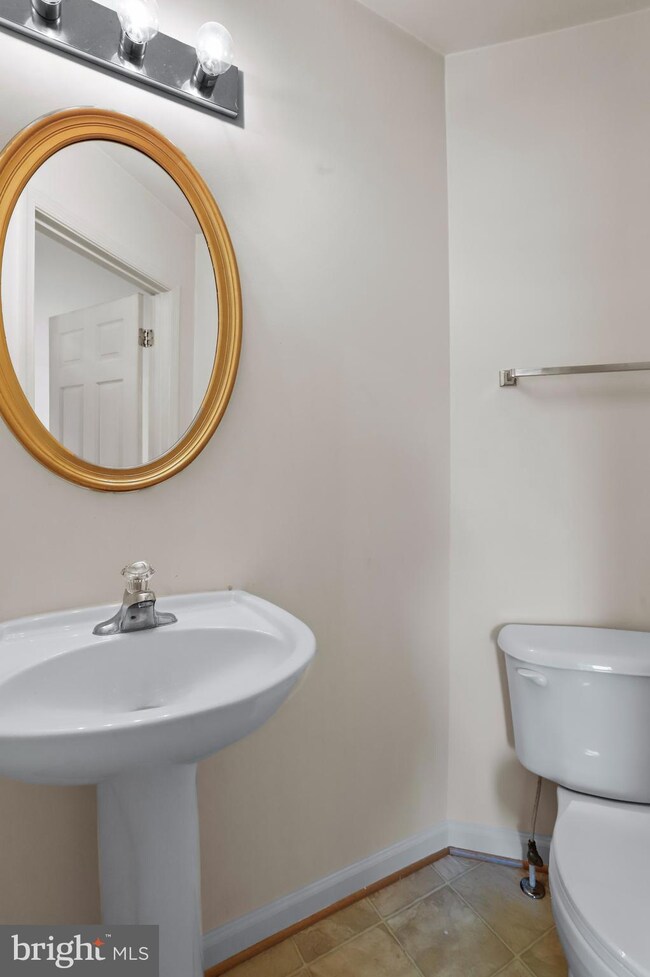 38 Litchfield Ln W, Martinsburg, WV 25405 - photo 4