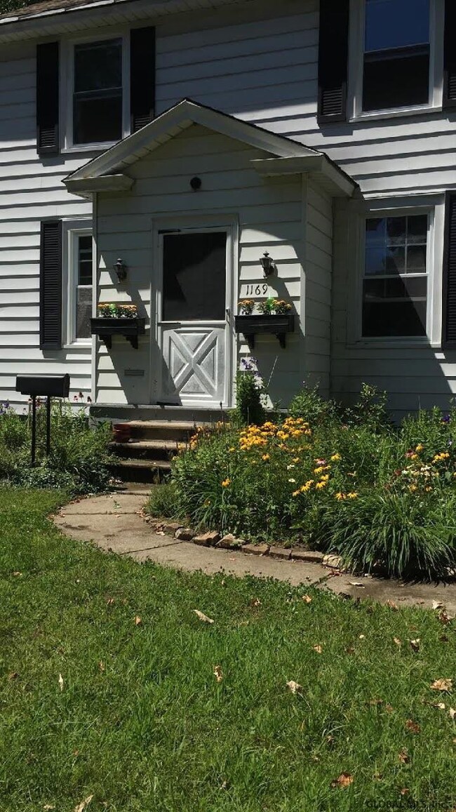 1169 Myron St, Schenectady, NY 12309 - photo 4