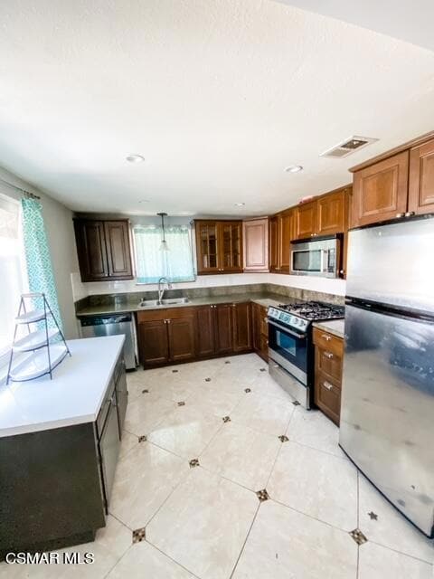 Kitchen_fucshia