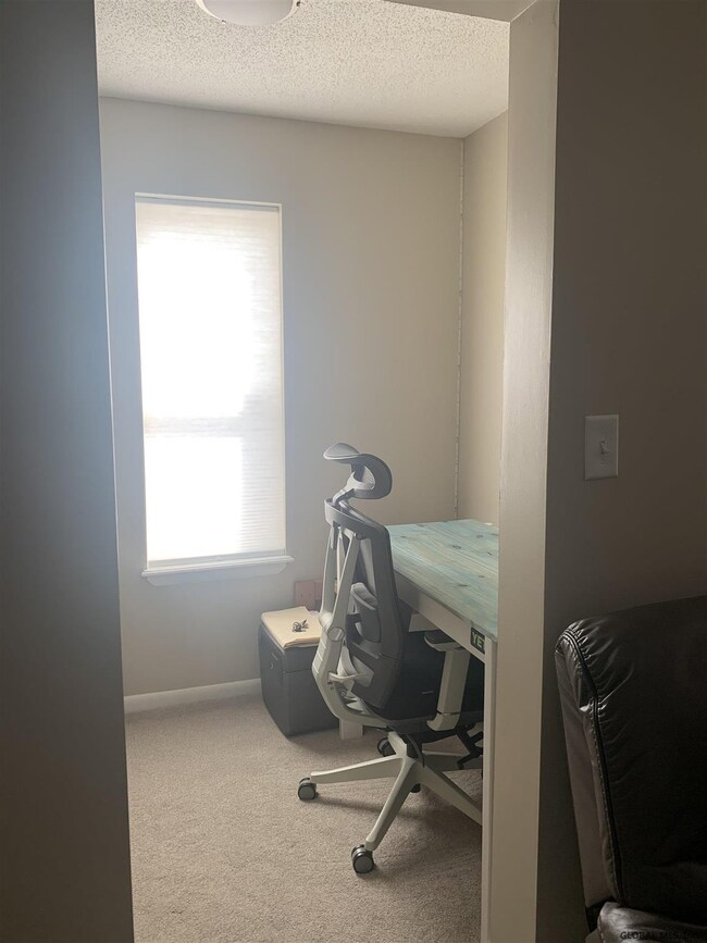 306 Cambridge Manor Dr, Schenectady, NY 12302 - photo 5