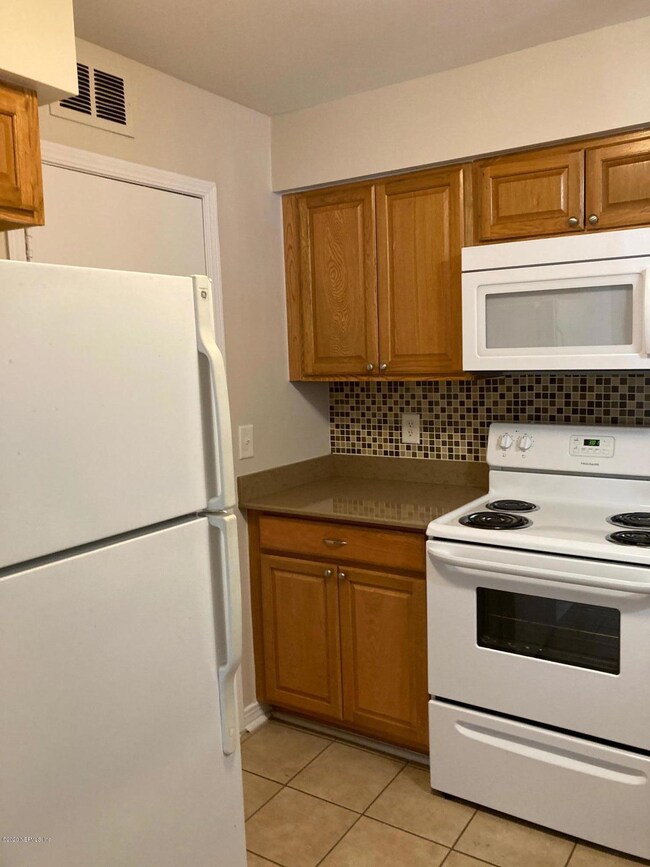 7346 El Barco Rd unit 4, Jacksonville, FL 32216 - photo 7