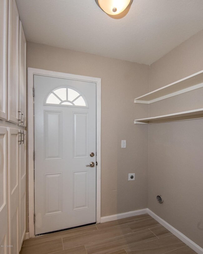 9609E3rdSt-13
