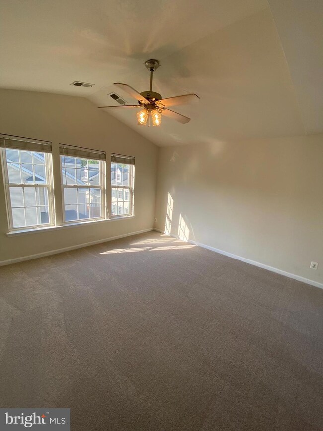 8938 Milford Haven Ct unit B, Lorton, VA 22079 - photo 7