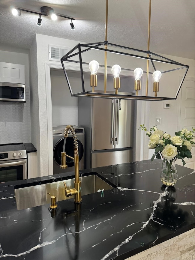 250 El Dorado Blvd unit 111, Webster, TX 77598 - photo 6