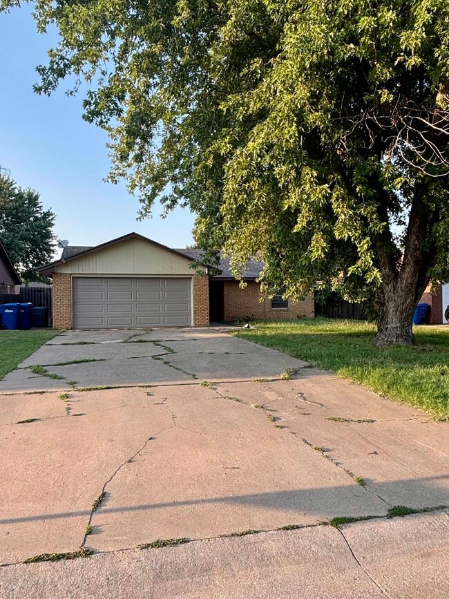 5510 Cedar Ridge Dr, Enid, OK 73703 - photo 2