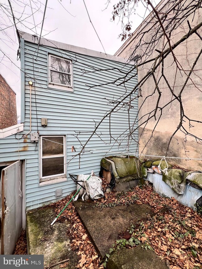 734 N 6th St, Reading, PA 19601 - photo 5