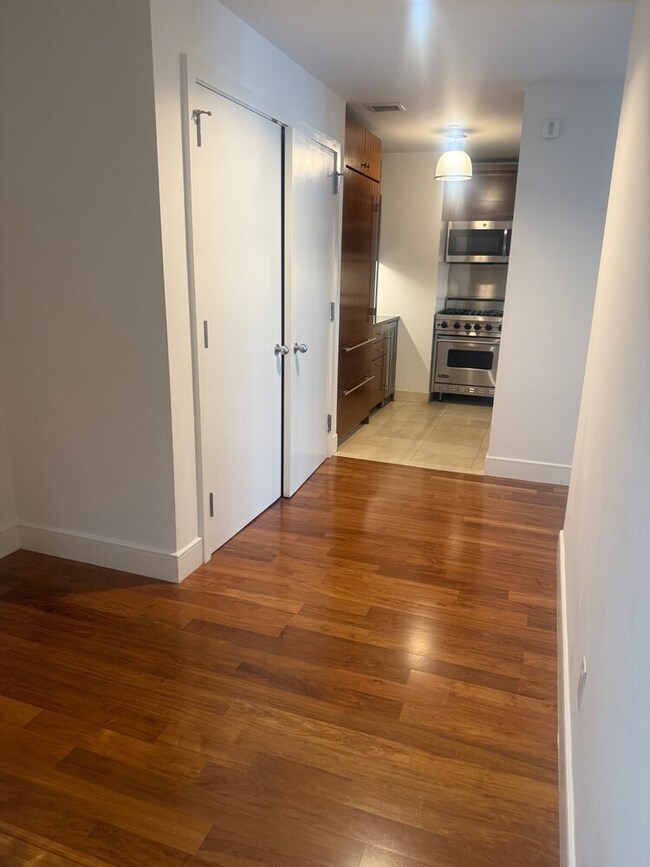 The Veneto unit 602, New York, NY 10022 - photo 2