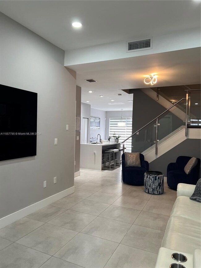 7184 NW 103rd Path unit 7184, Doral, FL 33178 - photo 4