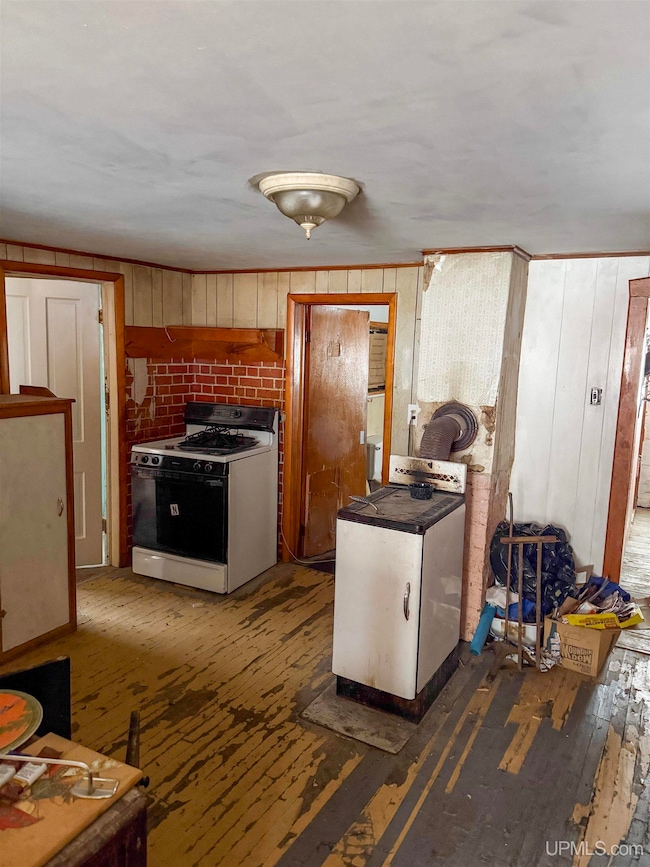 57249 3rd St, Calumet, MI 49913 - photo 4