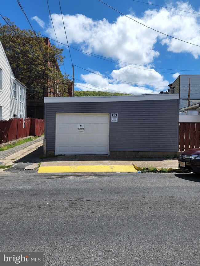 1133 Green St, Reading, PA 19604 - photo 4