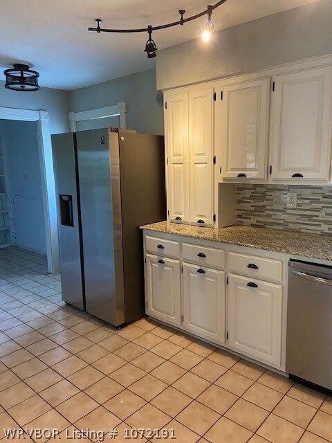 kitchen     fridge