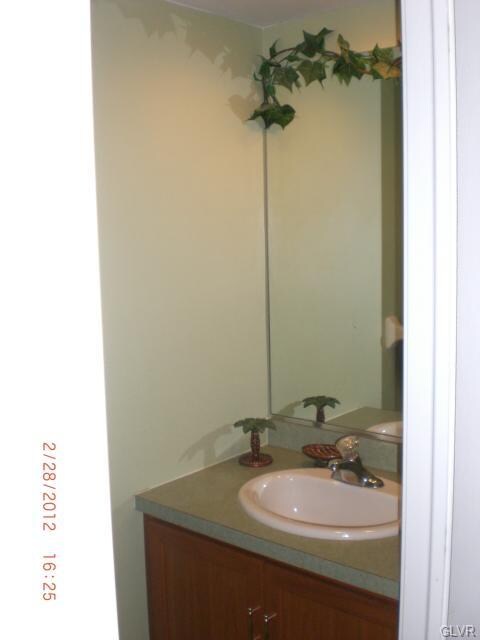 2010 Wood St, Whitehall, PA 18052 - photo 7