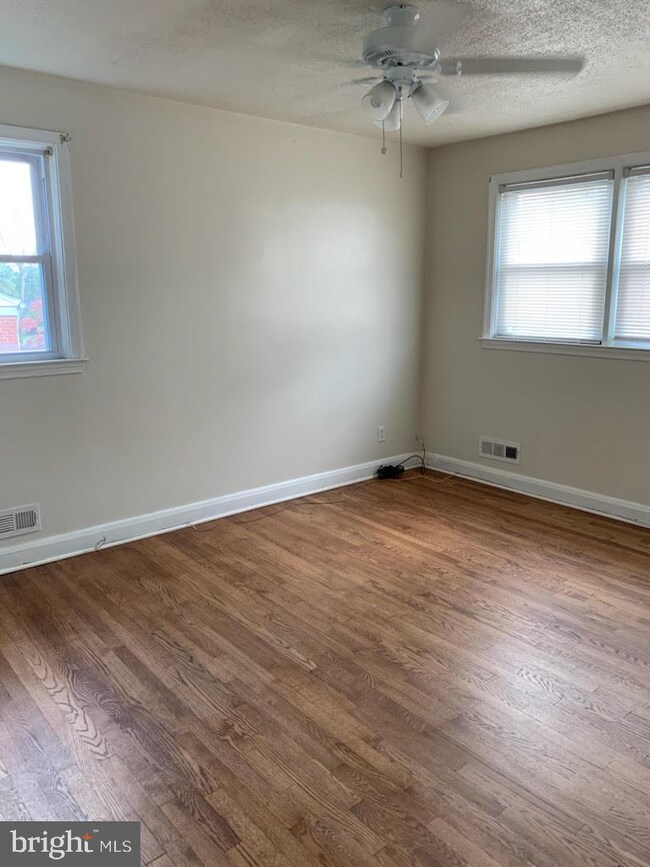 5621 Mcclean Blvd, Baltimore, MD 21214 - photo 3