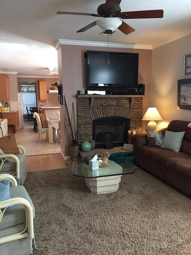 46692422_893776084159776_131507612226158