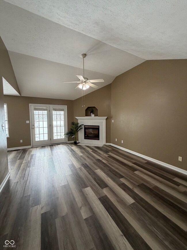 5849 Regency Dr, Columbus, IN 47203 - photo 4