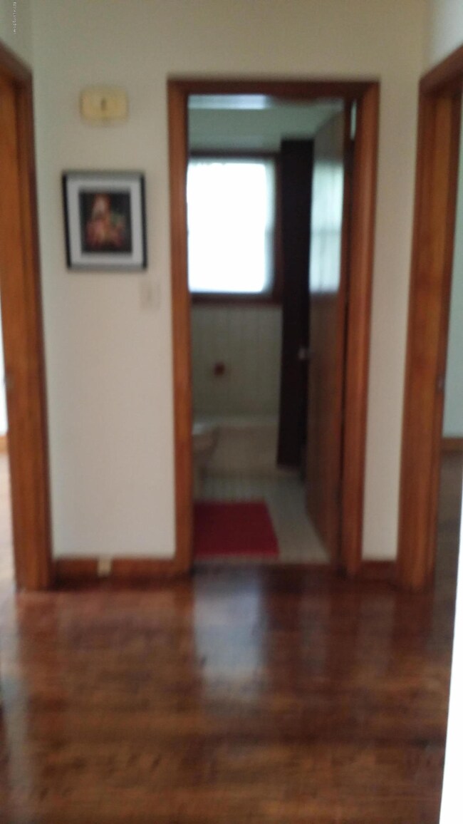 8811 Maple Rd, Louisville, KY 40229 - photo 7