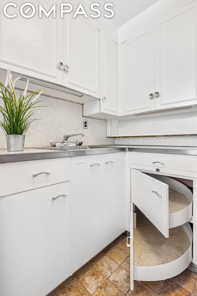 Roosevelt Terrace unit 5 C, Jackson Heights, NY 11372 - photo 7