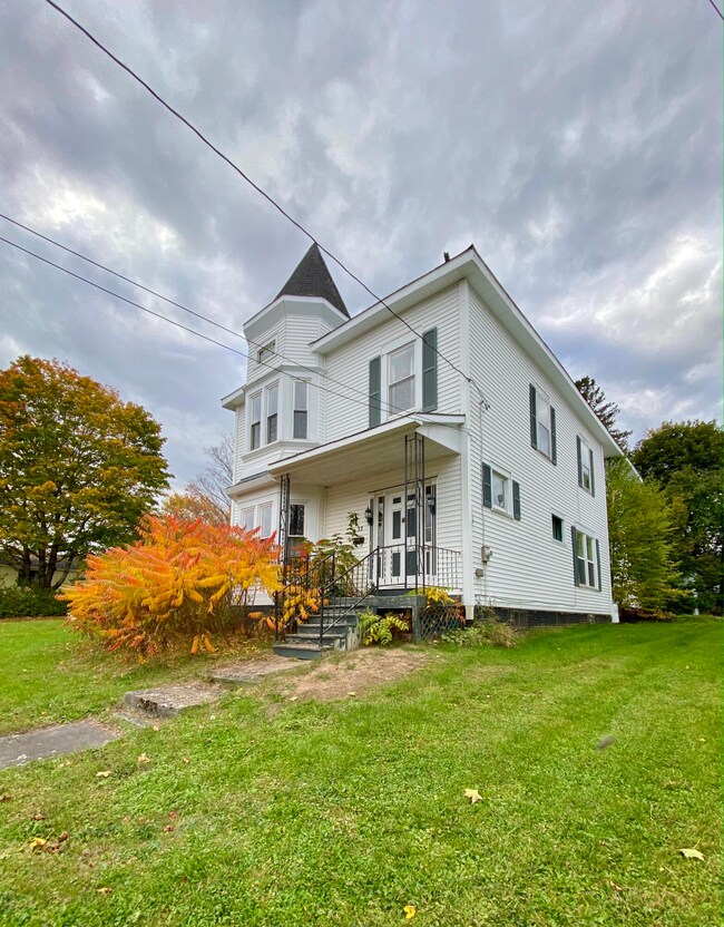 33 Lafayette St, Calais, ME 04619 - photo 5